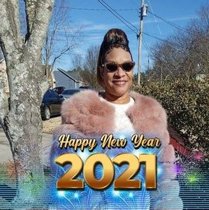 Meet your Posher, Adrienne